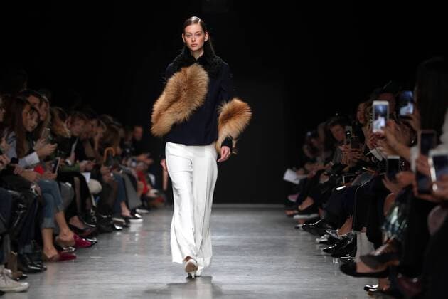 A model takes to the catwalk during the presentation of Guy Laroche show as part of the Fall-Winter 2017-18 Paris Fashion Week on March 1, 2017.  PAR20170301102 MAYAxVIDON-WHITE