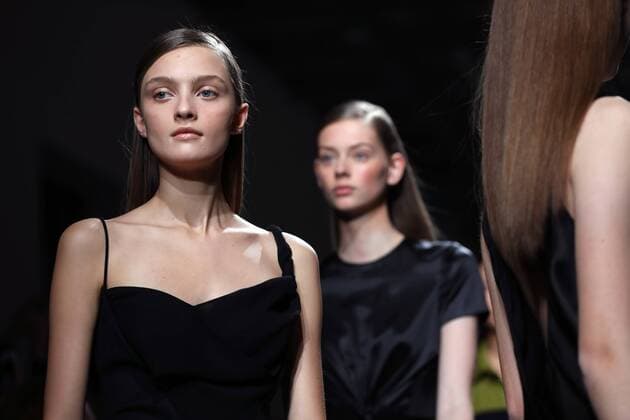 A model takes to the catwalk during the presentation of Guy Laroche show as part of the Fall-Winter 2017-18 Paris Fashion Week on March 1, 2017.  PAR20170301113 MAYAxVIDON-WHITE