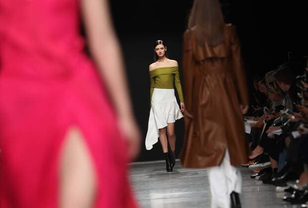A model takes to the catwalk during the presentation of Guy Laroche show as part of the Fall-Winter 2017-18 Paris Fashion Week on March 1, 2017.  PAR20170301119 MAYAxVIDON-WHITE