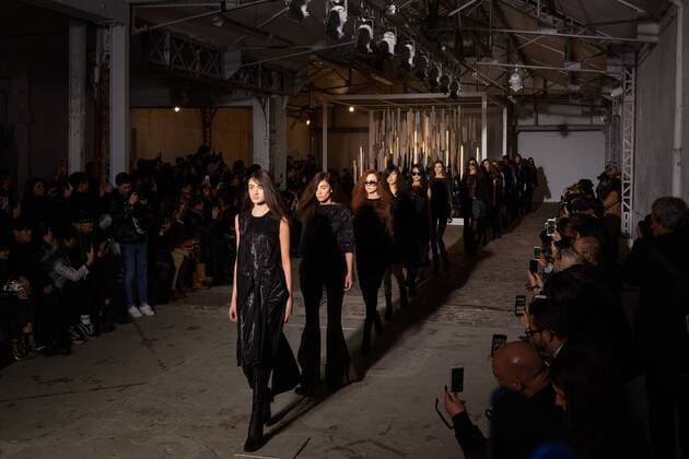 (170301) -- PARIS, March 1, 2017 -- Models present creations of Luis Buchinho during the Women s Ready-to-Wear Fall Winter 2017 2018 fashion week in Paris, France, on March 1, 2017. ) FRANCE-PARIS-FASHION WEEK-LUIS BUCHINHO ChenxYichen 
