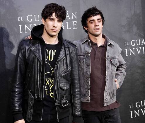 Spanish filmmaker Javier Calvo (L) and Javier Ambrossi arrive at the premiere of the film El guardian invisible (The invisible guardian) in Madrid, Spain, 01 March 2017. PREMIERE OF EL GUARDIAN INVISIBLE IN MADRID !ACHTUNG: NUR REDAKTIONELLE NUTZUNG!  Copyright: xZipix MAD001 20170302-636240135447909754