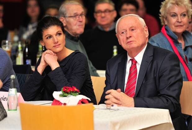 Die Saarländische Linke feiert ihren Politischen Aschermittwoch am Mittwoch (01.03.2017) in der Festhalle Walderfingia in Wallerfangen. Im Bild: Sahra Wagenknecht (MdB) und Oskar Lafontaine.