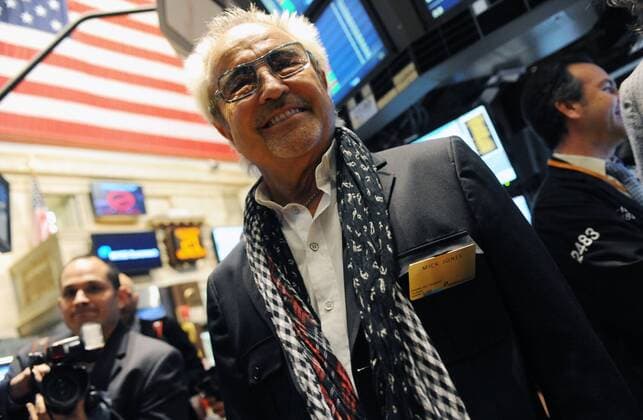 Oct 21, 2009 - Manhattan, New York, USA - Foreigner Founder MICK JONES on the floor of the NYSE. Members of rock band Foreigner including founding member, guitarist and songwriter Mick Jones and lead singer Kelly Hansen ring the Opening Bell of the New York Stock Exchange. Foreigner is promoting newly released three-disc collection and title track Can t Slow Down . - ZUMAb09_ 20091021_bry_b09_008 Copyright: xBryanxSmithx