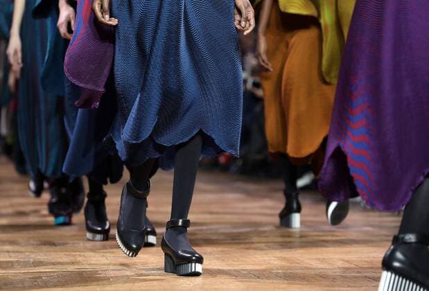 A model takes to the catwalk during the presentation of Issey Miyake s show as part of the Fall-Winter 2017-18 Paris Fashion Week on March 3, 2017.  PAR20170303111 MAYAxVIDON-WHITE