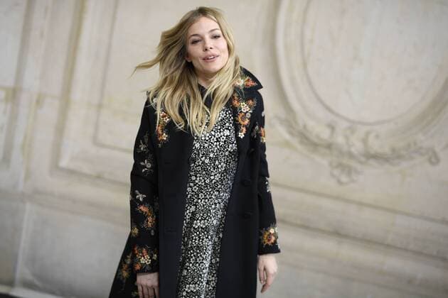 216031 Valentin Paoli Starface 2017-03-03 Paris France Paris Fashion Week. Defile PAP Automne-hiver 2017 DIOR. Arrivees. Paris Fashion Week. Arrivals at Dior Show. Miller, Sienna  Copyright: xValentinxPaolix xStarfacex STAR_216031_019