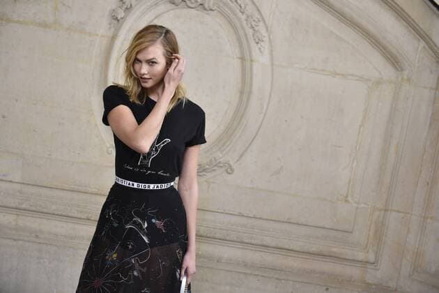 216031 Valentin Paoli Starface 2017-03-03 Paris France Paris Fashion Week. Defile PAP Automne-hiver 2017 DIOR. Arrivees. Paris Fashion Week. Arrivals at Dior Show. Kloss, Karlie  Copyright: xValentinxPaolix xStarfacex STAR_216031_059