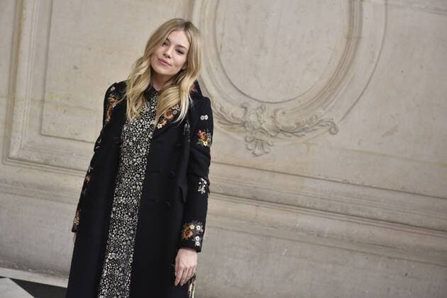 216031 Valentin Paoli Starface 2017-03-03 Paris France Paris Fashion Week. Defile PAP Automne-hiver 2017 DIOR. Arrivees. Paris Fashion Week. Arrivals at Dior Show. Miller, Sienna  Copyright: xValentinxPaolix xStarfacex STAR_216031_090