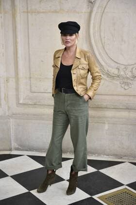216031 Valentin Paoli Starface 2017-03-03 Paris France Paris Fashion Week. Defile PAP Automne-hiver 2017 DIOR. Arrivees. Paris Fashion Week. Arrivals at Dior Show. Moss, Kate  Copyright: xValentinxPaolix xStarfacex STAR_216031_127