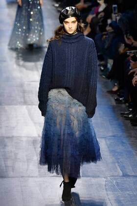 (170303) -- PARIS, March 3, 2017 -- A model presents a creation of Christian Dior during the Women s Ready-to-Wear Fall Winter 2017 2018 fashion week in Paris, France, on March 3, 2017. ) FRANCE-PARIS-FASHION WEEK-CHRISTIAN DIOR PieroxBiasion 