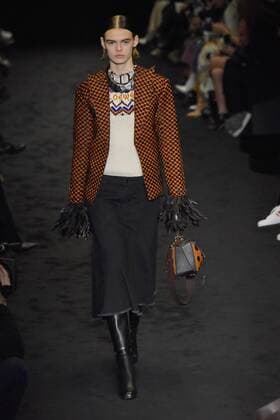 A model presents a creation of Loewe during the Women s Ready-to-Wear Fall Winter 2017 2018 fashion week in Paris, France, on March 3, 2017. ) (yy) FRANCE-PARIS-FASHION WEEK-LOEWE PieroxBiasion 