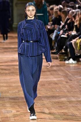 A model presents a creation of Issey Miyake during the Women s Ready-to-Wear Fall Winter 2017 2018 fashion week in Paris, France, on March 3, 2017.)(yy) FRANCE-PARIS-FASHION WEEK-ISSEY MIYAKE PieroxBiasion 
