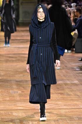 A model presents a creation of Issey Miyake during the Women s Ready-to-Wear Fall Winter 2017 2018 fashion week in Paris, France, on March 3, 2017.)(yy) FRANCE-PARIS-FASHION WEEK-ISSEY MIYAKE PieroxBiasion 