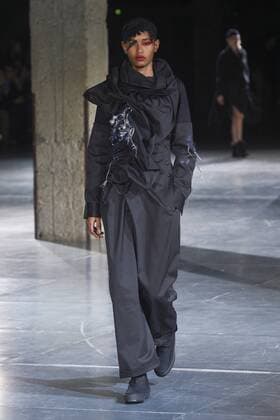 216043 Marineau Starface 2017-03-02 Paris France Paris Fashion Week. Defile PAP Automne-hiver 2017.Yohji YAMAMOTO. Yohji Yamamoto , autumn-winter 2017 Paris, France Editorial use only  Copyright: xMarineaux STAR_216043_028