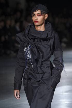 216043 Marineau Starface 2017-03-02 Paris France Paris Fashion Week. Defile PAP Automne-hiver 2017.Yohji YAMAMOTO. Yohji Yamamoto , autumn-winter 2017 Paris, France Editorial use only  Copyright: xMarineaux STAR_216043_029