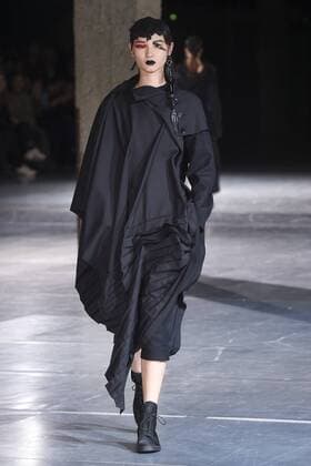 216043 Marineau Starface 2017-03-02 Paris France Paris Fashion Week. Defile PAP Automne-hiver 2017.Yohji YAMAMOTO. Yohji Yamamoto , autumn-winter 2017 Paris, France Editorial use only  Copyright: xMarineaux STAR_216043_039