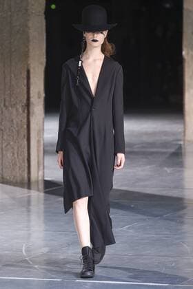 216043 Marineau Starface 2017-03-02 Paris France Paris Fashion Week. Defile PAP Automne-hiver 2017.Yohji YAMAMOTO. Yohji Yamamoto , autumn-winter 2017 Paris, France Editorial use only  Copyright: xMarineaux STAR_216043_053