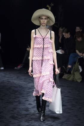216044 Marineau Starface 2017-03-02 Paris France Paris Fashion Week. Defile PAP Automne-hiver 2017. LOEWE. Loewe , autumn-winter 2017 Paris, France Editorial use only  Copyright: xMarineaux STAR_216044_006