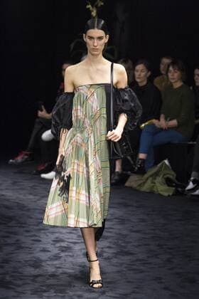216044 Marineau Starface 2017-03-02 Paris France Paris Fashion Week. Defile PAP Automne-hiver 2017. LOEWE. Loewe , autumn-winter 2017 Paris, France Editorial use only  Copyright: xMarineaux STAR_216044_013