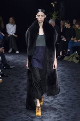 216044 Marineau Starface 2017-03-02 Paris France Paris Fashion Week. Defile PAP Automne-hiver 2017. LOEWE. Loewe , autumn-winter 2017 Paris, France Editorial use only  Copyright: xMarineaux STAR_216044_019