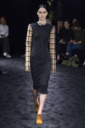 216044 Marineau Starface 2017-03-02 Paris France Paris Fashion Week. Defile PAP Automne-hiver 2017. LOEWE. Loewe , autumn-winter 2017 Paris, France Editorial use only  Copyright: xMarineaux STAR_216044_026