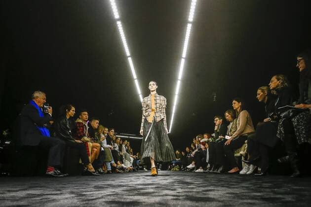 216044 Marineau Starface 2017-03-02 Paris France Paris Fashion Week. Defile PAP Automne-hiver 2017. LOEWE. Loewe , autumn-winter 2017 Paris, France Editorial use only  Copyright: xMarineaux STAR_216044_061