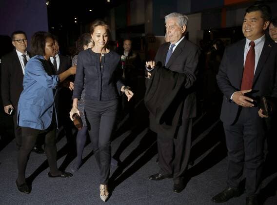 Peruvian Nobel Literature Prize laureate Mario Vargas Llosa (2R) and his partner Isabel Preysler (C) arrive to the premiere of the film Ignacio de Loyola in Madrid, Spain, 04 March 2017. PREMIERE OF THE FILM IGNACIO DE LOYOLA !ACHTUNG: NUR REDAKTIONELLE NUTZUNG!  Copyright: xJUANJOxMARTINx GRA428 20170304-636242677542457098