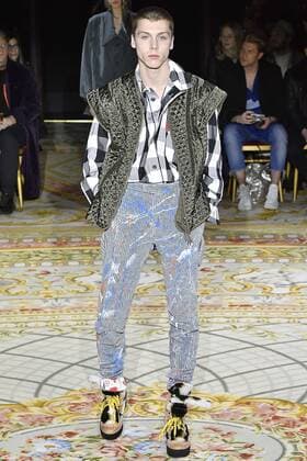 . 04 03 2017. Paris, France. Vivienne Westwood show at Paris Fashion Week for Autumn Winter 2017.  xi-Imagesx IIM-14575-0055