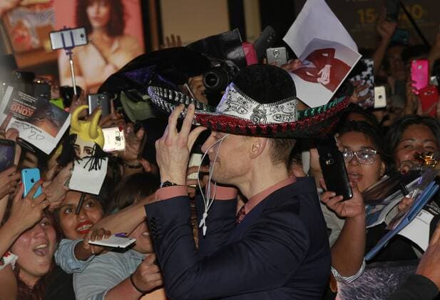British actor Tom Hiddleston poses with a Mexican hat during the premier of Kong: skull island in Mexico City, Mexico, 04 March 2017. Premier of Kong: skull island in Mexico City !ACHTUNG: NUR REDAKTIONELLE NUTZUNG!  Copyright: xMarioxGuzmánx MEX445 20170305-636242908593624909