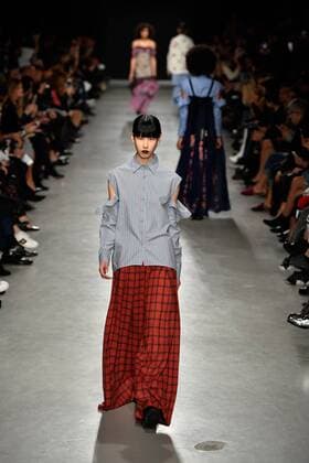 (170304) -- PARIS, March 4, 2017 -- Models present creations of Rahul Mishra during the Women s Ready-to-Wear Fall Winter 2017 2018 fashion week in Paris, France, on March 4, 2017. ) FRANCE-PARIS-FASHION WEEK-RAHUL MISHRA ChenxYichen 