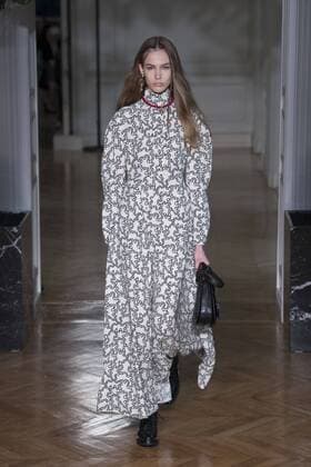 216077 Marineau Starface 2017-03-05 Paris France Paris Fashion Week. Defile PAP Automne-hiver 2017. VALENTINO. Valentino , autumn-winter 2017 Paris, France Editorial use only  Copyright: xMarineaux STAR_216077_002