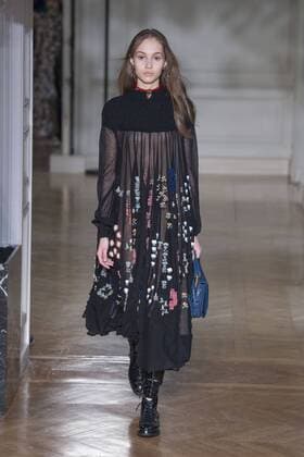 216077 Marineau Starface 2017-03-05 Paris France Paris Fashion Week. Defile PAP Automne-hiver 2017. VALENTINO. Valentino , autumn-winter 2017 Paris, France Editorial use only  Copyright: xMarineaux STAR_216077_011