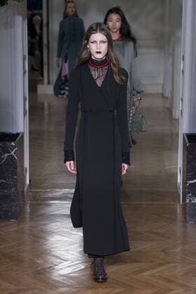 216077 Marineau Starface 2017-03-05 Paris France Paris Fashion Week. Defile PAP Automne-hiver 2017. VALENTINO. Valentino , autumn-winter 2017 Paris, France Editorial use only  Copyright: xMarineaux STAR_216077_014