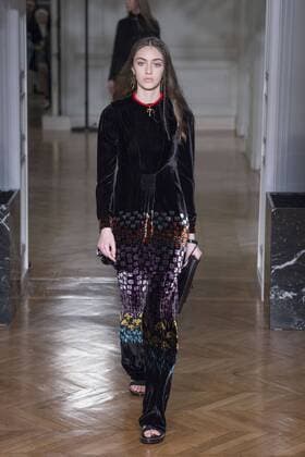 216077 Marineau Starface 2017-03-05 Paris France Paris Fashion Week. Defile PAP Automne-hiver 2017. VALENTINO. Valentino , autumn-winter 2017 Paris, France Editorial use only  Copyright: xMarineaux STAR_216077_018