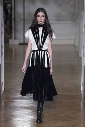 216077 Marineau Starface 2017-03-05 Paris France Paris Fashion Week. Defile PAP Automne-hiver 2017. VALENTINO. Valentino , autumn-winter 2017 Paris, France Editorial use only  Copyright: xMarineaux STAR_216077_039