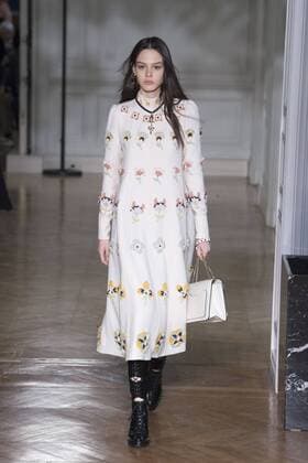 216077 Marineau Starface 2017-03-05 Paris France Paris Fashion Week. Defile PAP Automne-hiver 2017. VALENTINO. Valentino , autumn-winter 2017 Paris, France Editorial use only  Copyright: xMarineaux STAR_216077_045