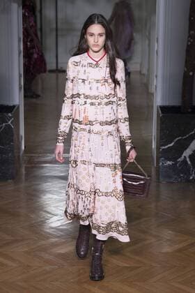 216077 Marineau Starface 2017-03-05 Paris France Paris Fashion Week. Defile PAP Automne-hiver 2017. VALENTINO. Valentino , autumn-winter 2017 Paris, France Editorial use only  Copyright: xMarineaux STAR_216077_048