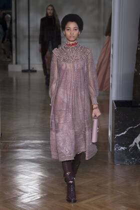 216077 Marineau Starface 2017-03-05 Paris France Paris Fashion Week. Defile PAP Automne-hiver 2017. VALENTINO. Valentino , autumn-winter 2017 Paris, France Editorial use only  Copyright: xMarineaux STAR_216077_049