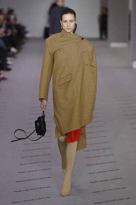 216074 Marineau Starface 2017-03-05 Paris France Paris Fashion Week. Defile PAP Automne-hiver 2017. BALENCIAGA. Balenciaga , autumn-winter 2017 Paris, France Editorial use only  Copyright: xMarineaux STAR_216074_003