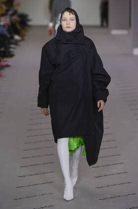 216074 Marineau Starface 2017-03-05 Paris France Paris Fashion Week. Defile PAP Automne-hiver 2017. BALENCIAGA. Balenciaga , autumn-winter 2017 Paris, France Editorial use only  Copyright: xMarineaux STAR_216074_019