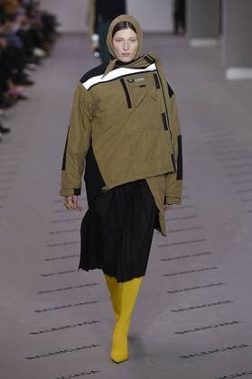 Bilder des Tages 216074 Marineau Starface 2017-03-05 Paris France Paris Fashion Week. Defile PAP Automne-hiver 2017. BALENCIAGA. Balenciaga , autumn-winter 2017 Paris, France Editorial use only  Copyright: xMarineaux STAR_216074_023