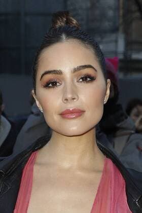 Olivia Culpo CELEBRITES : Defile John Galliano - Pret a Porter Automne Hiver - 05 03 2017 GwendolineLeGoff Panoramic 