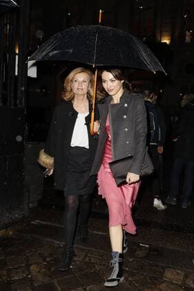 Olga Kurylenko CELEBRITES : Defile John Galliano - Pret a Porter Automne Hiver - 05 03 2017 GwendolineLeGoff Panoramic 