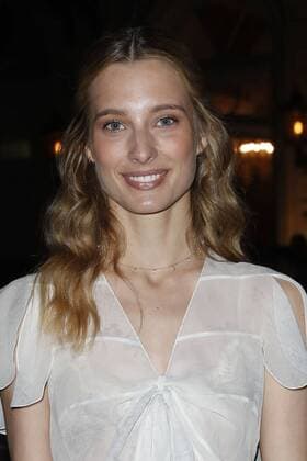 Ilona Smet CELEBRITES : Defile John Galliano - Pret a Porter Automne Hiver - 05 03 2017 GwendolineLeGoff Panoramic 