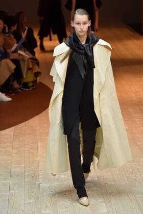 PARIS, March 5, 2017 -- A model presents a creation of Celine during the Women s Ready-to-Wear Fall Winter 2017 2018 fashion week in Paris, France, on March 5, 2017. ) (hy) FRANCE-PARIS-FASHION WEEK-CELINE PieroxBiasion 