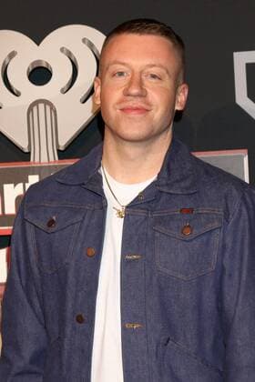 LOS ANGELES - MAR 5: Macklemore, aka Ben Haggerty at the 2017 iHeart Music Awards at Forum on March 5, 2017 in Los Angeles, CA  Copyright: xKathyxHutchinsx xIPAx xHutchinsxPhotox