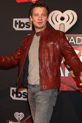 LOS ANGELES - MAR 5: Jeremy Renner at the 2017 iHeart Music Awards at Forum on March 5, 2017 in Los Angeles, CA  Copyright: xKathyxHutchinsx xIPAx xHutchinsxPhotox