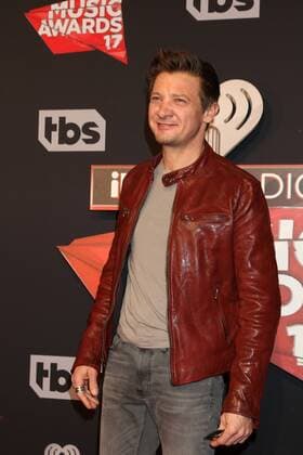 LOS ANGELES - MAR 5: Jeremy Renner at the 2017 iHeart Music Awards at Forum on March 5, 2017 in Los Angeles, CA  Copyright: xKathyxHutchinsx xIPAx xHutchinsxPhotox
