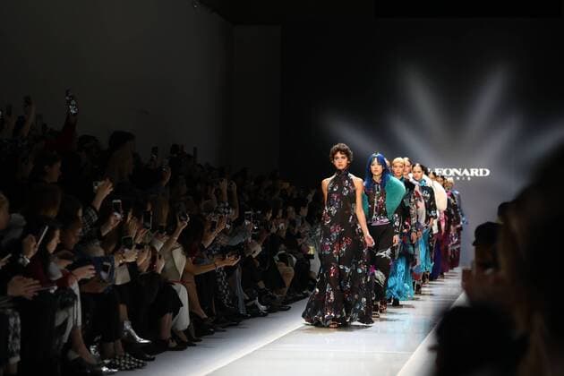 A model takes to the catwalk during the presentation of Leonard Paris show as part of the Fall-Winter 2017-18 Paris Fashion Week on March 6, 2017.  PAR20170306122 MAYAxVIDON-WHITE