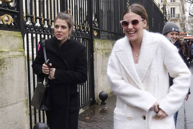 Charlotte Casiraghi et Juliette Dol CELEBRITES : Arrivees du Defile Giambattista Valli - Paris - 06 03 2017 JBAutissier Panoramic 