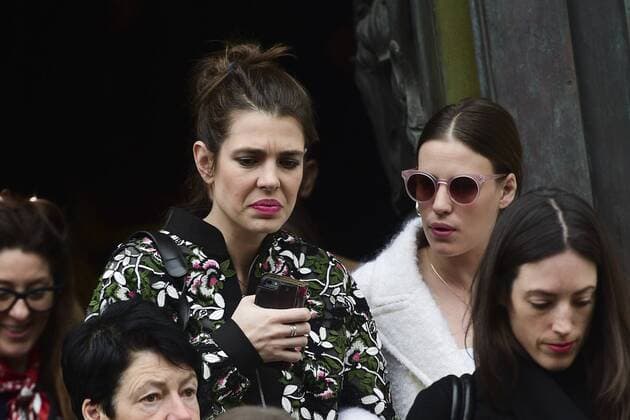Charlotte Casiraghi et Juliette Dol CELEBRITES : Arrivees du Defile Giambattista Valli - Paris - 06 03 2017 JBAutissier Panoramic 